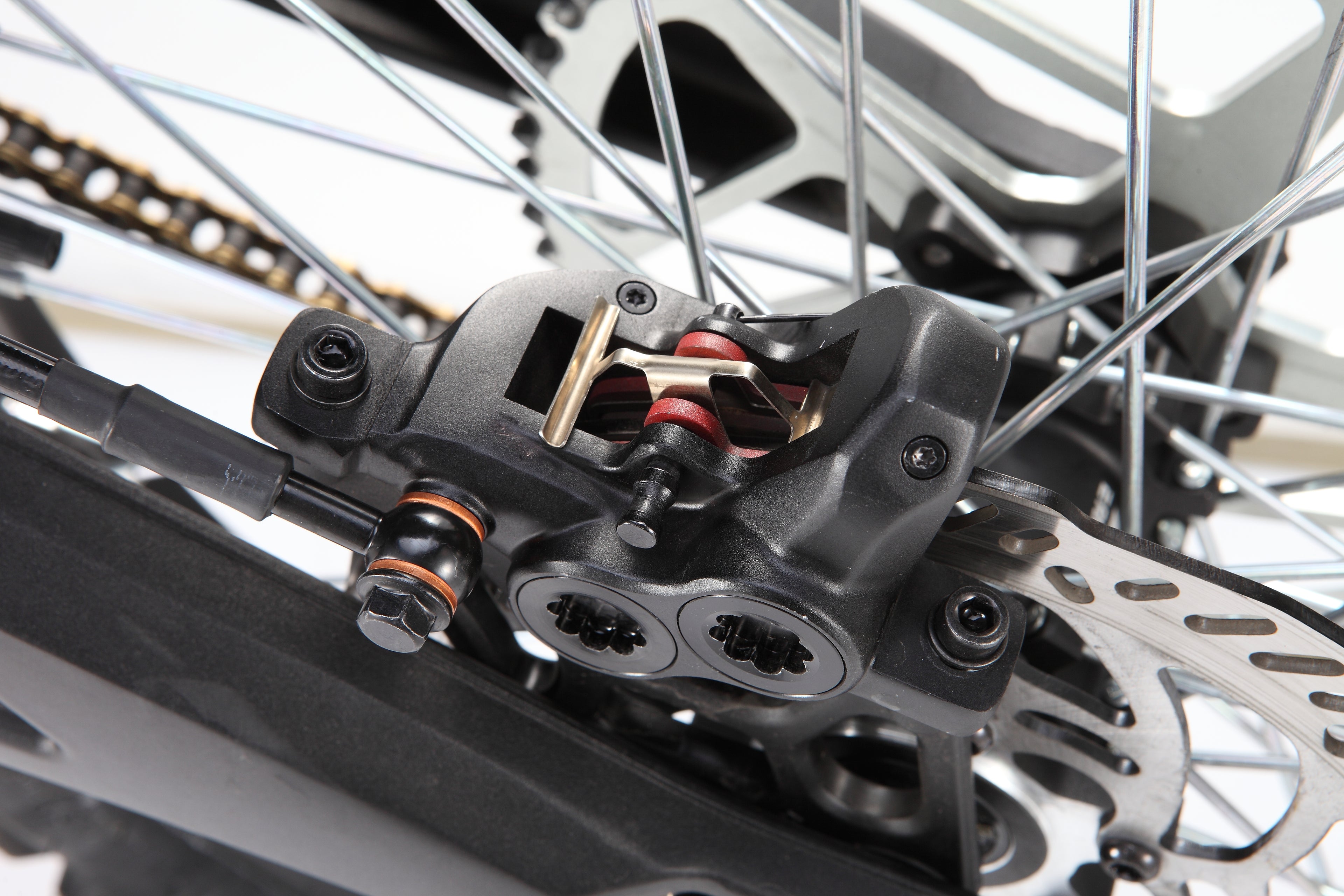 Achterrem van de E Ride Pro SR