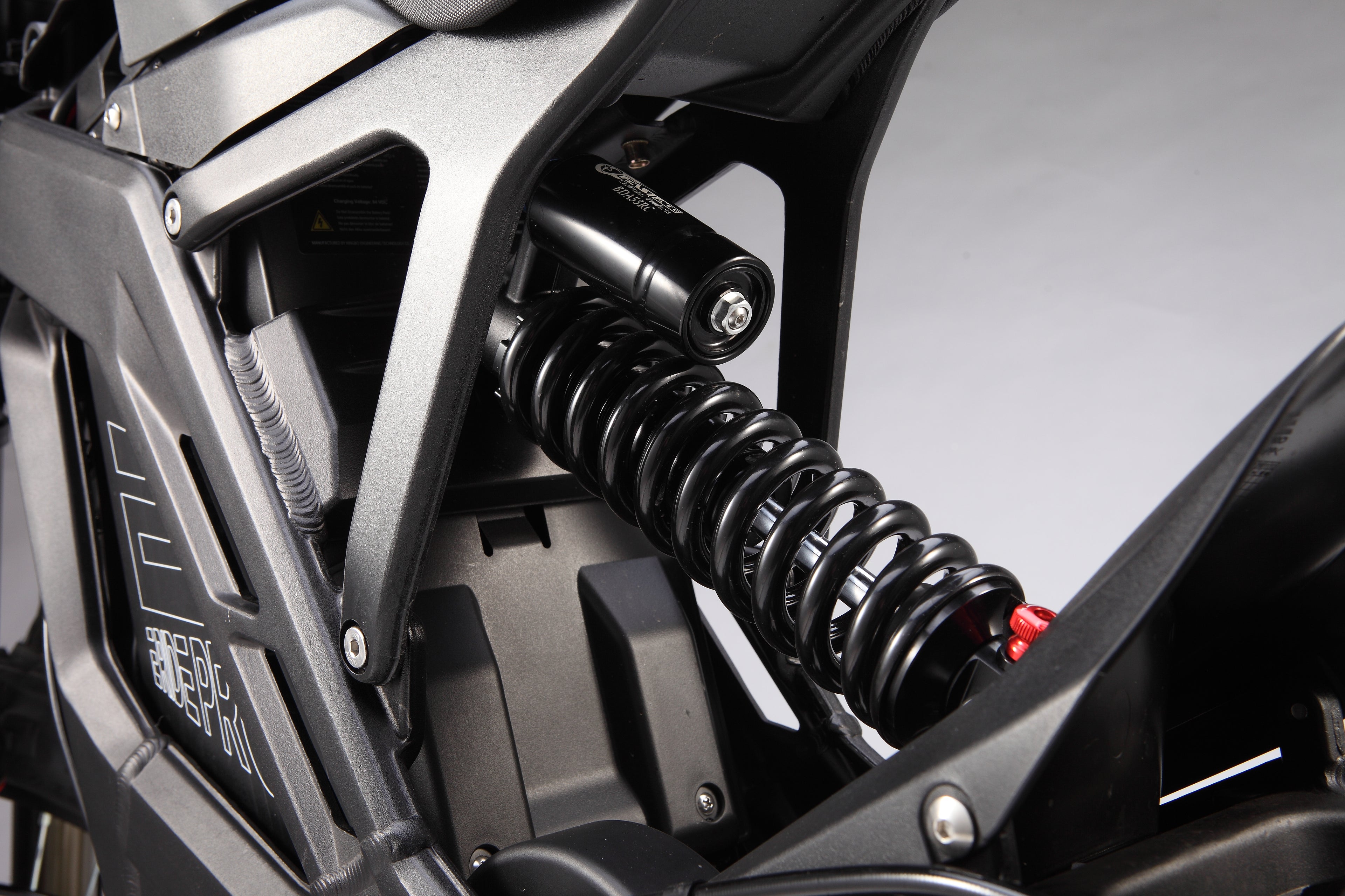 Achtervering van de E Ride Pro SR